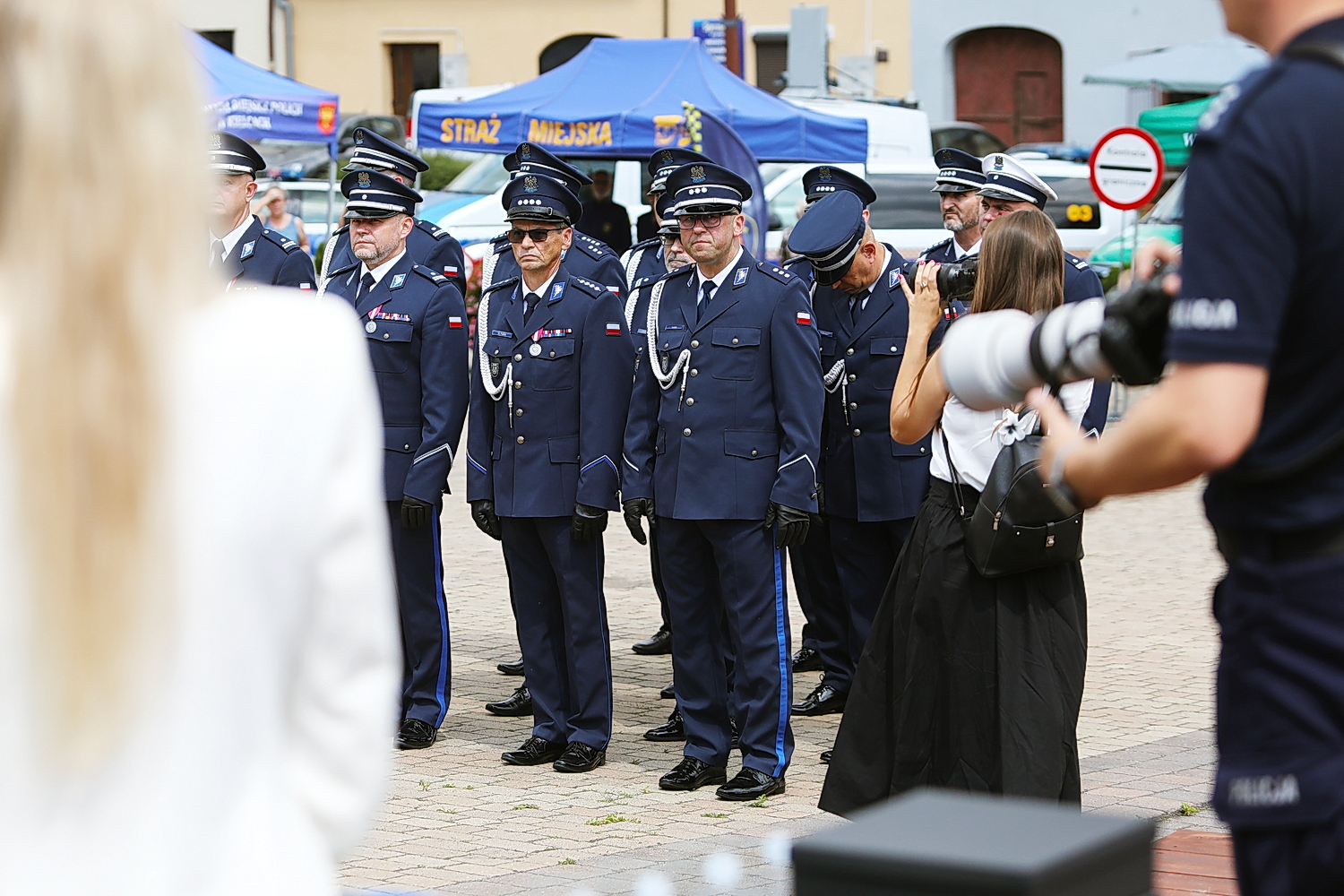 Policjanci świętowali na rynku królewskiego miasta