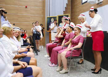 17.07.2026. Kielce. Collegium Medicum UJK. Czepkowanie nowych pielęgniarek i położnych / Fot. Wiktor Taszłow - Radio Kielce