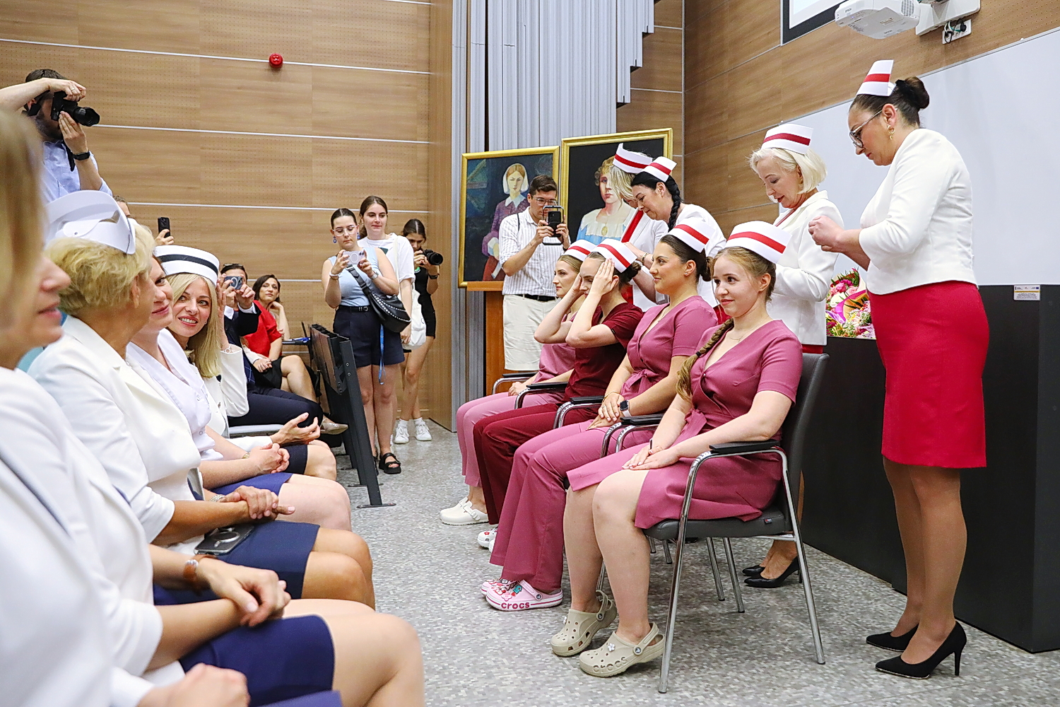 Kielce. Collegium Medicum UJK. Czepkowanie nowych pielęgniarek i położnych