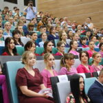 17.07.2026. Kielce. Collegium Medicum UJK. Czepkowanie nowych pielęgniarek i położnych / Fot. Wiktor Taszłow - Radio Kielce