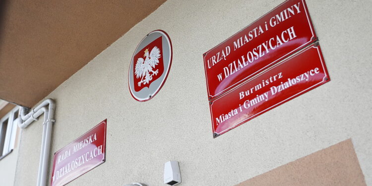 Mieszkańcy Działoszyc przy urnach - Radio Kielce Mieszkańcy Działoszyc przy urnach