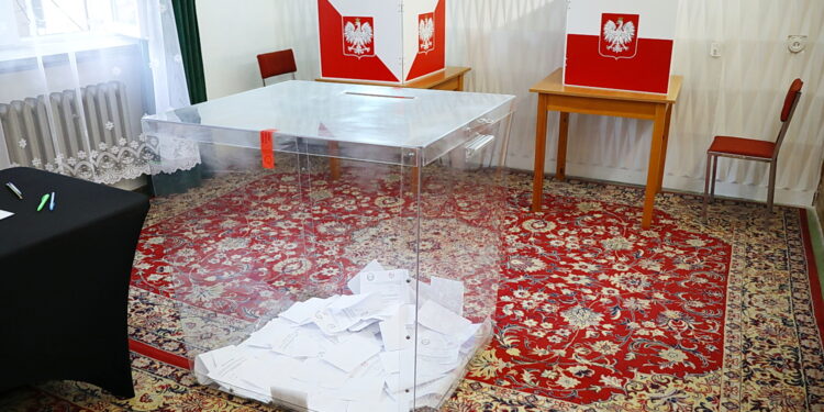 Referendum w Działoszycach. Lokale otwarto bez problemów, nie odnotowano incydentów - Radio Kielce 19.07.2026. Działoszyce. Referendum / Fot. Wiktor Taszłow - Radio Kielce
