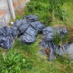 21.07.2026. Działoszyce. Regularnie zalewane ulice, woda wdzierająca się do budynków i wieloletnie oczekiwanie na rozwiązanie problemu. Z taką rzeczywistością od lat mierzą się mieszkańcy części Działoszyc, w tym lokatorzy jednego z komunalnych bloków w centrum miasta / Fot. Wiktor Taszłow – Radio Kielce