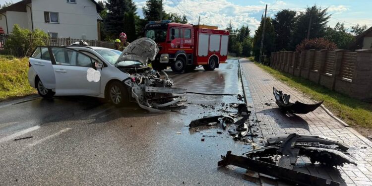 Kierowca zasłabł. Karetki zabrały poszkodowanych - Radio Kielce Kierowca zasłabł. Karetki zabrały poszkodowanych