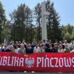 Pamięć o partyzanckiej Republice Pińczowskiej wciąż żywa - Radio Kielce 30.07.2026. Kozubków. Przy pomniku u podnóża Góry Byczowskiej w Kozubowie odbyły się uroczyste obchody 82. rocznicy powstania Republiki Pińczowskiej / Fot. Marta Gajda-Kruk - Radio Kielce