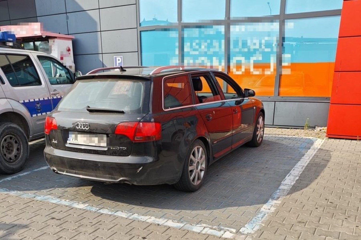 4-letnie dziecko w gorącym samochodzie