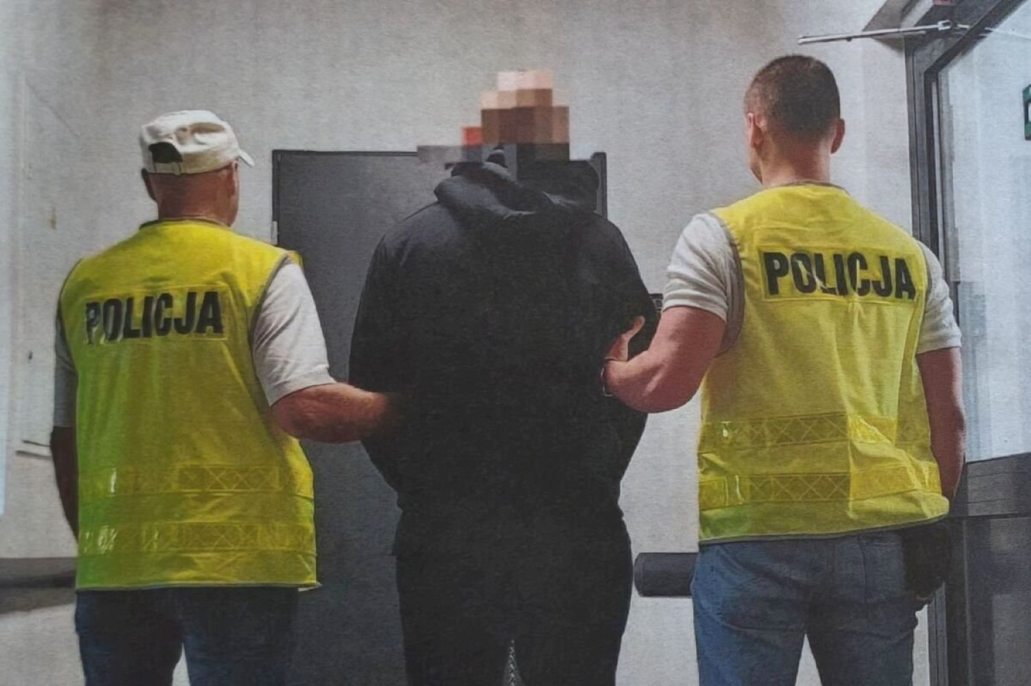 Pojechał spotkać się ze znajomą. Na miejscu został napadnięty, pobity i okradziony