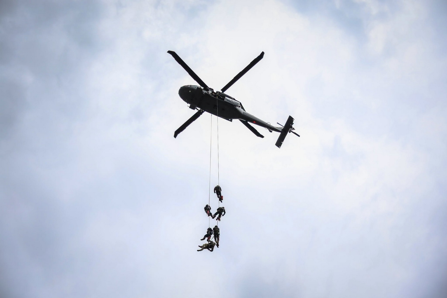 Policjanci trenowali z komandosami. Podsumowanie ćwiczeń z Black Hawkiem