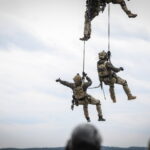 7.07.2026. Kielce. Nad stolicą województwa świętokrzyskiego, w kilku miejscach, pojawił się policyjny śmigłowiec Black Hawk. Policjanci, żołnierze i strażacy przeprowadzali ćwiczenia przygotowując się do różnych wariantów wydarzeń oraz szybkiego reagowania w przypadku zagrożenia / źródło: Policja Świętokrzyska