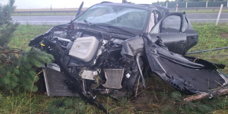 Porsche dachowało. Kierowca z mandatem - Radio Kielce Porsche dachowało. Kierowca z mandatem