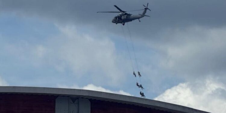 Black Hawk ponownie nad Kielcami. Trwają ćwiczenia kontrterrorystów