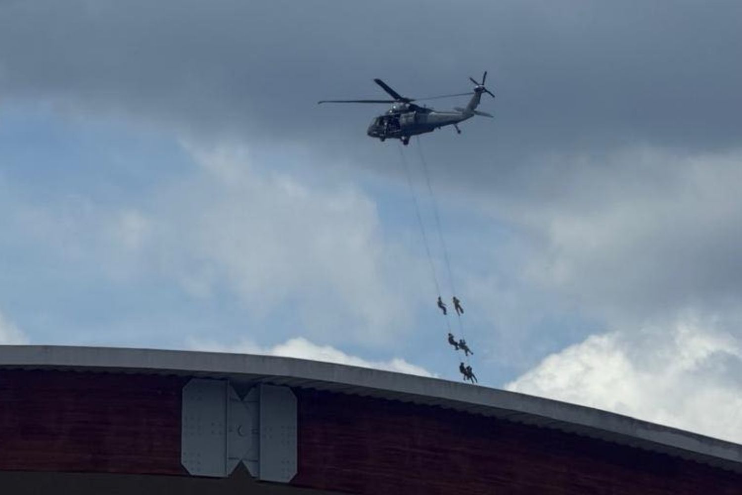 Black Hawk ponownie nad Kielcami. realizowane są ćwiczenia kontrterrorystów