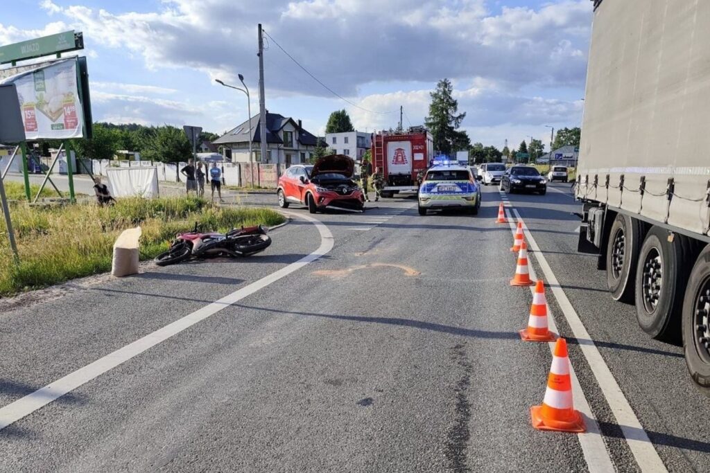 Zderzenie auta z motocyklem, dwie kobiety poszkodowane - Radio Kielce