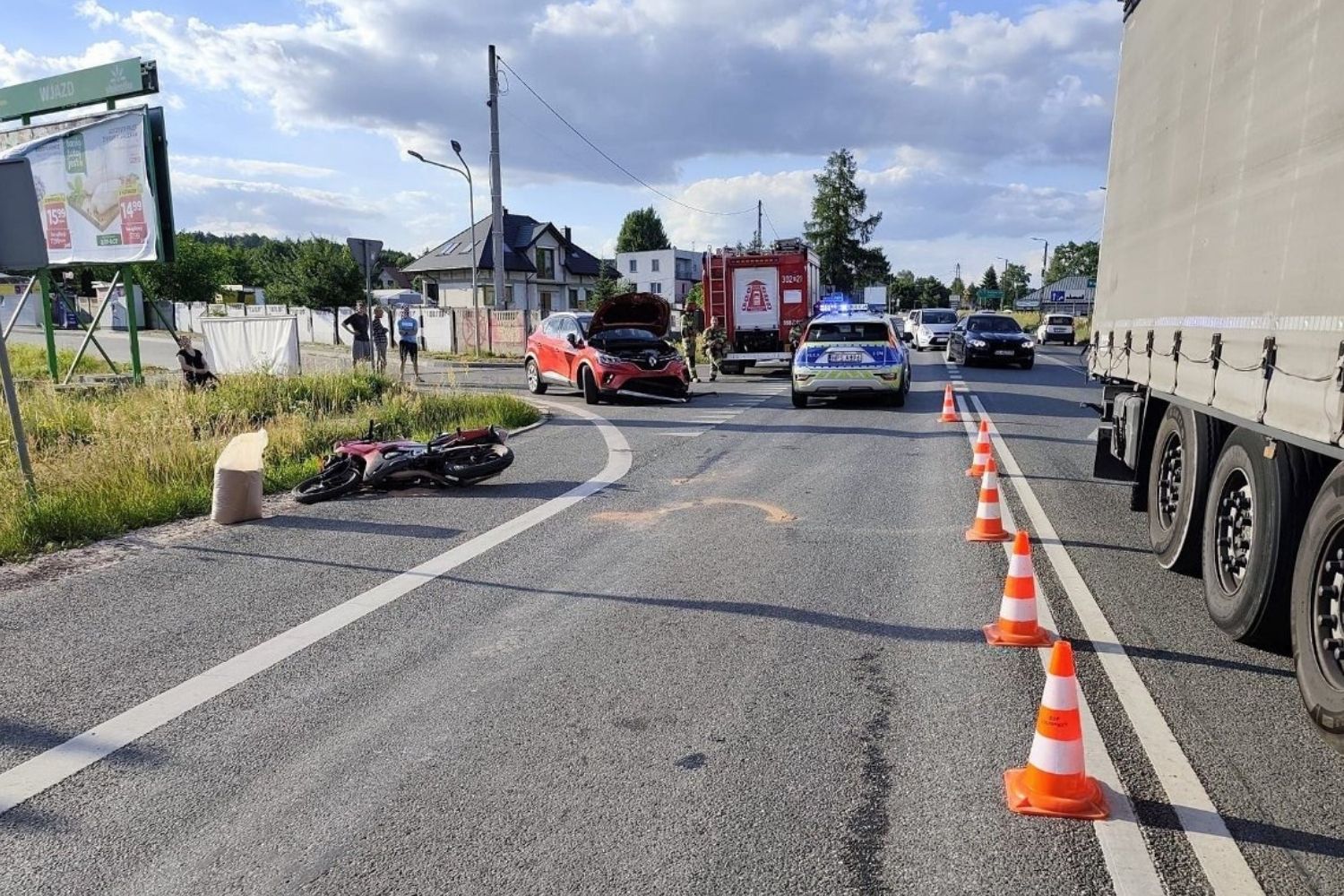 Zderzenie auta z motocyklem, dwie kobiety poszkodowane
