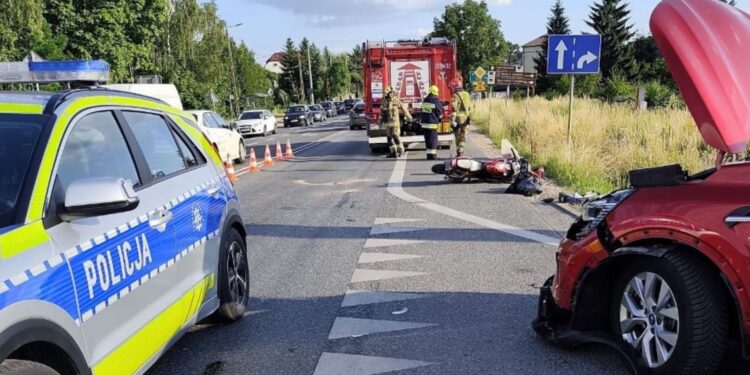 Zderzenie auta z motocyklem, dwie kobiety poszkodowane