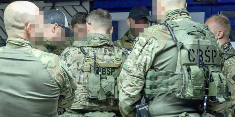 CBŚP rozbiło gang zajmujący się bezprawną windykacją długów - Radio Kielce CBŚP rozbiło gang zajmujący się bezprawną windykacją długów