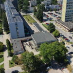 29.07.2026. Kielce. Urząd Marszałkowski Województwa Świętokrzyskiego zamierza rozbudować swoją siedzibę. W miejscu, w którym do 2007 roku mieściła się Wojewódzka Biblioteka Publiczna, ma powstać nowy budynek / Fot. Jarosław Kubalski – Radio Kielce