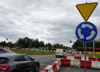 Zmiany na ruchliwym skrzyżowaniu. Nie wszyscy patrzą na znaki