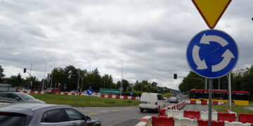 Zmiany na ruchliwym skrzyżowaniu. Nie wszyscy patrzą na znaki