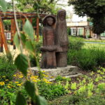 Osiem rzeźb z lat 70. odzyska dawny blask - Radio Kielce 24.07.2026. Kielce. Park miejski. Rzeźba „Dwa pokolenia” Anny Henisz-Leszczyńskiej / Fot. Jarosław Kubalski - Radio Kielce