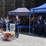 Funkcjonariusze świętują w tężni. Jest z nimi Komendant Główny Policji - Radio Kielce