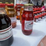 Kamienie do głaskania i napar leśnej baby - proponują wystawcy Jarmarku Jagiellońskiego - Radio Kielce 05.07.2026. Sandomierz. Jarmark Jagielloński / Fot. Grażyna Szlęzak-Wójcik - Radio Kielce