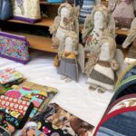 Kamienie do głaskania i napar leśnej baby - proponują wystawcy Jarmarku Jagiellońskiego - Radio Kielce 05.07.2026. Sandomierz. Jarmark Jagielloński / Fot. Grażyna Szlęzak-Wójcik - Radio Kielce