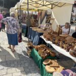 Kamienie do głaskania i napar leśnej baby - proponują wystawcy Jarmarku Jagiellońskiego - Radio Kielce 05.07.2026. Sandomierz. Jarmark Jagielloński / Fot. Grażyna Szlęzak-Wójcik - Radio Kielce