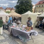 Kamienie do głaskania i napar leśnej baby - proponują wystawcy Jarmarku Jagiellońskiego - Radio Kielce 05.07.2026. Sandomierz. Jarmark Jagielloński / Fot. Grażyna Szlęzak-Wójcik - Radio Kielce