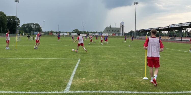 AKS chce zrehabilitować się za porażkę w Jędrzejowie