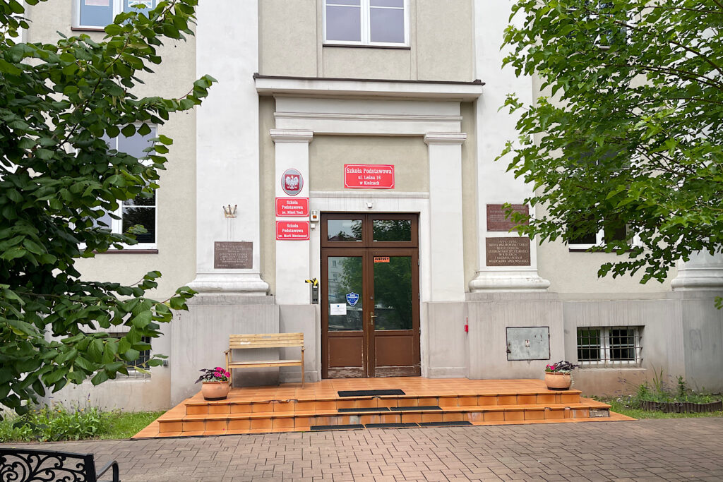 Rodzice zbierają podpisy, a urząd opinie. Co z budynkiem w centrum miasta? - Radio Kielce 15.07.2026. Kielce. Ulica Leśna. Szkoły integracyjne. Szkoła Podstawowa im. Nikoli Tesli i Szkoła Podstawowa im. Marii Montessori / Fot. Wiktor Taszłow - Radio Kielce