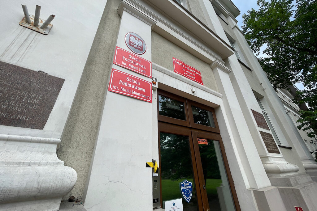 Rodzice zbierają podpisy, a urząd opinie. Co z budynkiem w centrum miasta? - Radio Kielce 15.07.2026. Kielce. Ulica Leśna. Szkoły integracyjne. Szkoła Podstawowa im. Nikoli Tesli i Szkoła Podstawowa im. Marii Montessori / Fot. Wiktor Taszłow - Radio Kielce
