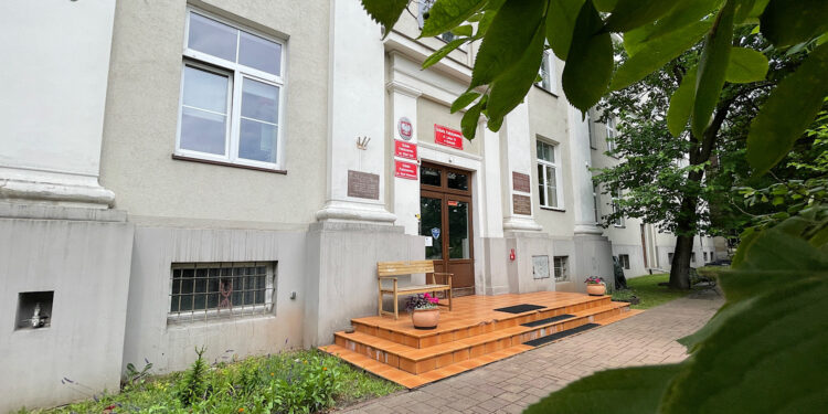 Rodzice zbierają podpisy, a urząd opinie. Co z budynkiem w centrum miasta? - Radio Kielce 15.07.2026. Kielce. Ulica Leśna. Szkoły integracyjne. Szkoła Podstawowa im. Nikoli Tesli i Szkoła Podstawowa im. Marii Montessori / Fot. Wiktor Taszłow - Radio Kielce