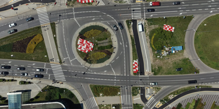 Wakacyjny test cierpliwości. Budowa dróg rowerowych w cieniu korków
