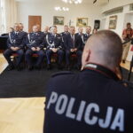 27.07.2026 Kielce. Wojewoda Józef Bryk spotkał się z policjantami uczestniczącymi w czerwcowej „Operacji Mierzawa” / Fot. Jarosław Kubalski - Radio Kielce