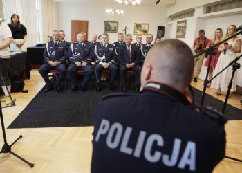 27.07.2026 Kielce. Wojewoda Józef Bryk spotkał się z policjantami uczestniczącymi w czerwcowej „Operacji Mierzawa” / Fot. Jarosław Kubalski - Radio Kielce