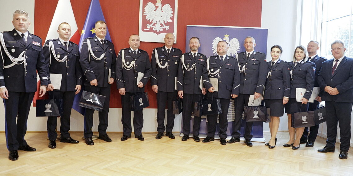 Wojewoda odznaczył uczestników „Operacji Mierzawa”