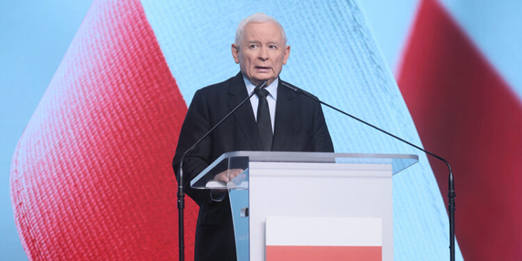 Rozłam w PiS. Trzydziestu kilku posłów zrezygnowało z członkostwa w partii - Radio Kielce Rozłam w PiS. Trzydziestu kilku posłów zrezygnowało z członkostwa w partii