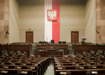 Sondaż po rozłamie w PiS. Jakie partie w Sejmie?