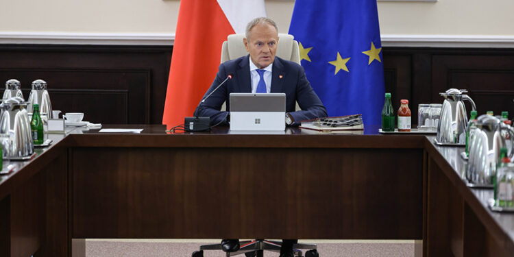 Tusk decyzja prezydenta to cios w polskich kierowców