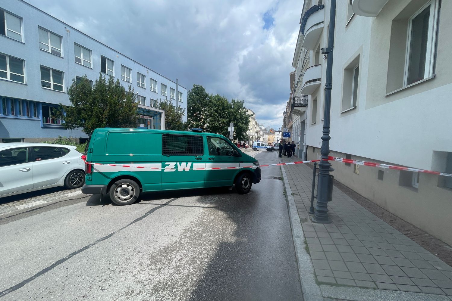 Podejrzany przedmiot w bramie. Ulica Wesoła zablokowana