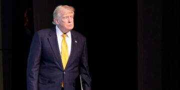 Trump powiedział, że wydał instrukcję zbombardowania Iranu w razie zamachu na niego