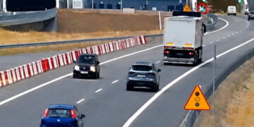 Błędne wskazania nawigacji możliwą przyczyną niebezpiecznych zachowań na S1