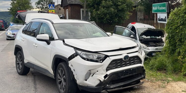 Nieustąpienie pierwszeństwa powodem wypadku. W akcji śmigłowiec LPR - Radio Kielce Nieustąpienie pierwszeństwa powodem wypadku. W akcji śmigłowiec LPR