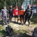 Wydobycie pomostu z dna Piachów / źródło: Klub Płetwonurków Kalmar - Facebook