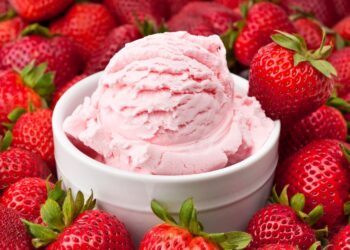 Domowe lody truskawkowe z jogurtem