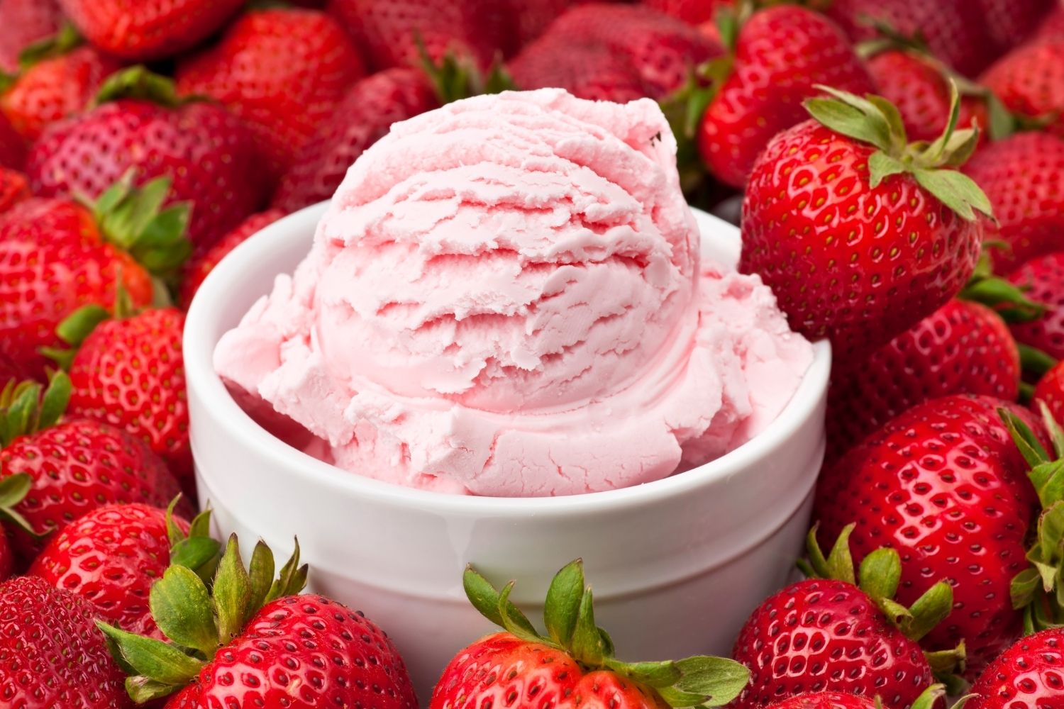 Domowe lody truskawkowe z jogurtem