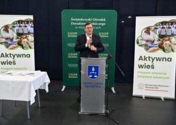 12.07.2026. Daleszyce. Minister rolnictwa Stefan Krajewski podczas konferencji prasowej w Miejsko-Gminnym Ośrodku Kultury w Daleszycach / Fot. PAP/Piotr Polak