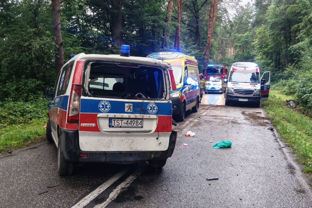 Wypadek karetki. Dwie osoby w szpitalu - Radio Kielce 12.07.2026. Styków. Wypadek karetki transportowej / Źródło: KPP Starachowice