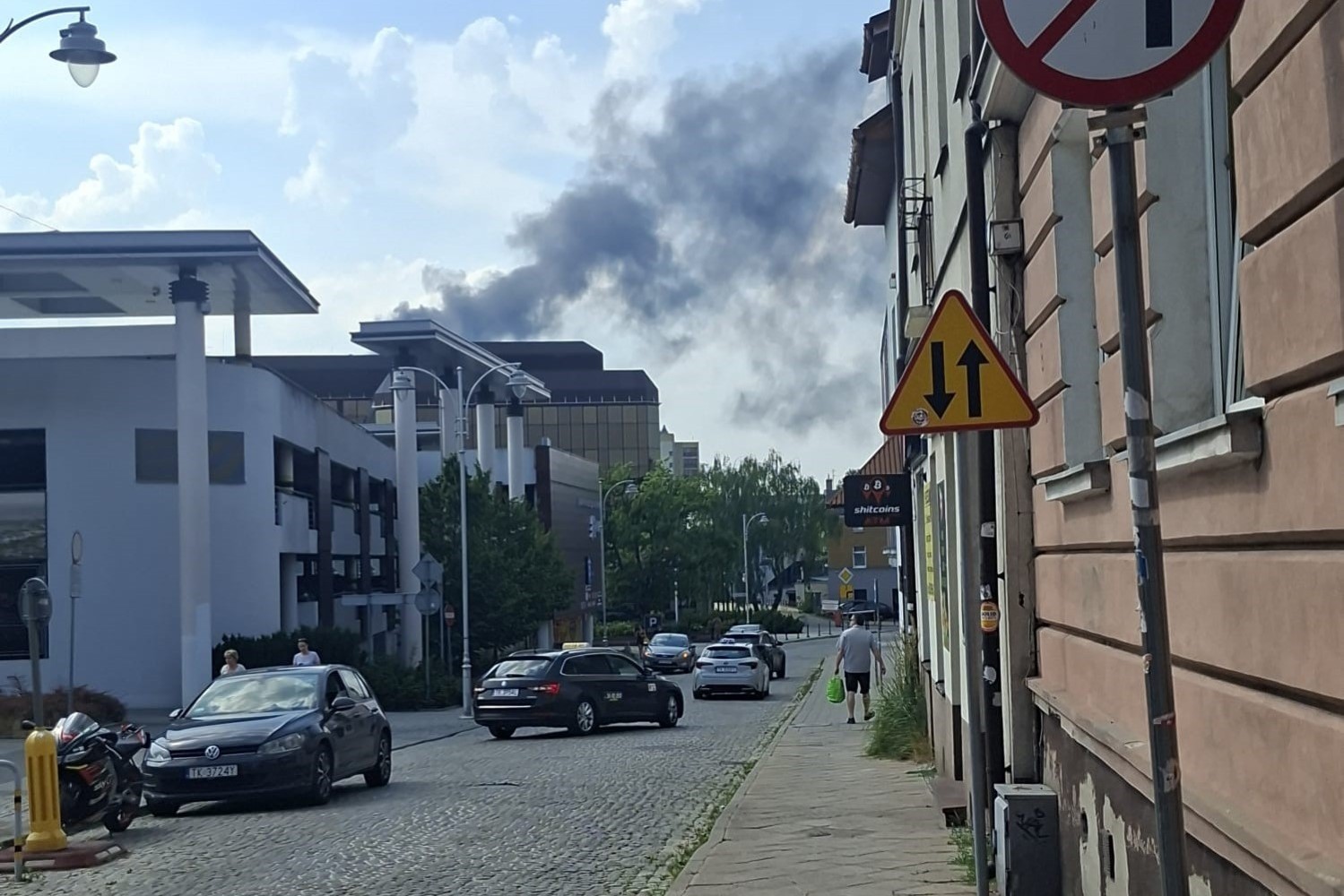 Kłęby dymu nad miastem